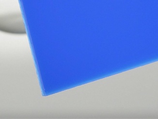 Plexisklo – Plexiglas XT Color Plexisklo extrudované barevné Plexiglas XT Tloušťka: 3, Barva: modrá, Kód barvy: 5N870, Šířka: 1520, Délka: 2050, Hmotnost: 11.2, Propustnost světla : 5%, Propustnost světla translucentní (průsvitný): ano